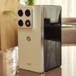 1789266249 239 گوشی تاشو جدید Motorola Razr با طراحی کوتاه و عریض