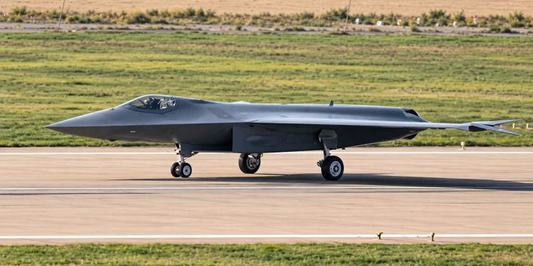جنگنده J-50 چین برای پرواز بدون GPS آماده می‌ شود