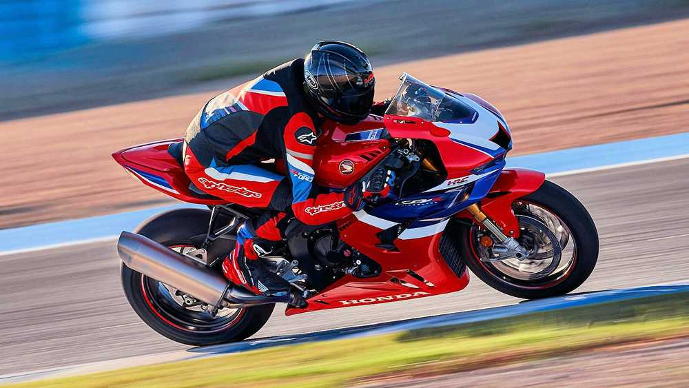 موتورسیکلت BMW M 1000 RR هیجان را با دقت و سرعت دیجینوی متعادل می کند