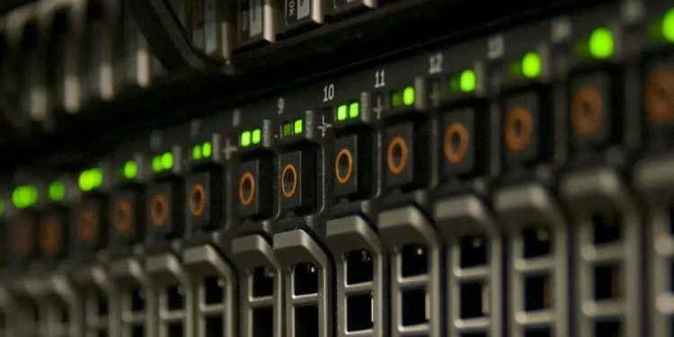 اپل وارد بازار سرورهای هوش مصنوعی شد 1 نمایی از تجهیزات سرور و اخبار مرتبط با شرکت اپل