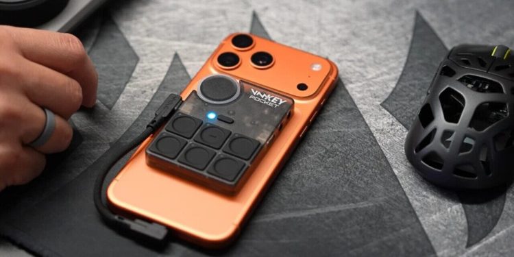 صدای خود را در موبایل و کنسول با Voicemod Key Pocket تغییر دهید 1 تصویری از ابزار Voicemod Key Pocket روی گوشی