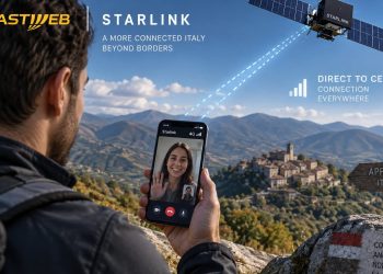 اولین تماس ویدیویی ماهواره ای با تلفن 4G معمولی در ایتالیا انجام شد 2 تصویر تبلیغاتی مشترک Fastweb و Starlink با ماهوارهای که به گوشی در حال تماس تصویری متصل است، نشاندهنده اتصال مستقیم به سلول (Direct to Cell) در مناطق کوهستانی و روستایی ایتالیا با علامتهای Appenini Italia