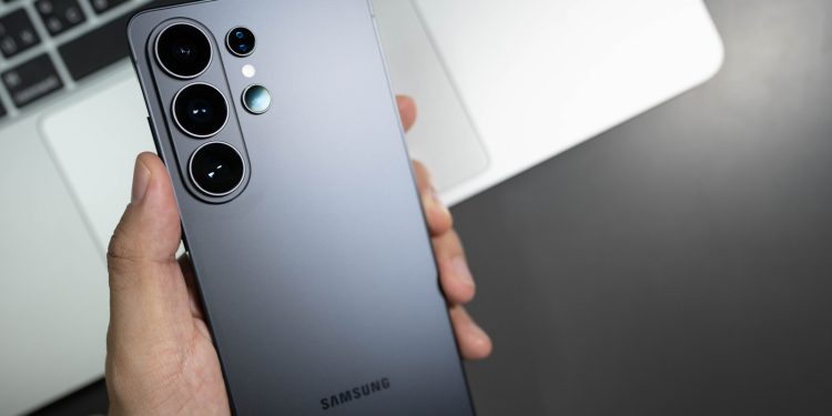 چگونه دکمه کناری گوشی Samsung Galaxy خود را شخصی‌سازی کنیم