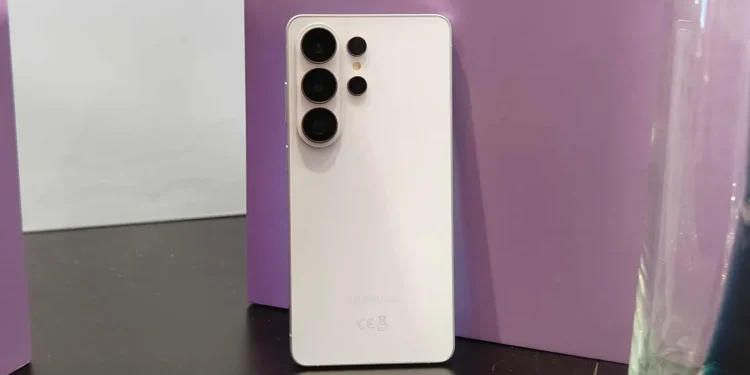 Samsung Galaxy S27 Pro با 1 ترابایت حافظه عرضه می شود. اما محدودیت رم ناامید کننده خواهد بود 1 گلکسی S27 پرو سامسونگ با حافظه ۱ ترابایتی میآید؛ اما محدودیت رم ناامیدکننده خواهد بود