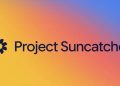 عنوان متنی Project Suncatcher با رنگ سرمه‌ای تیره به همراه یک آیکون گرافیکی شبیه به گل یا خورشید هشت‌پر، روی پس‌زمینه‌ای با گرادیان رنگ‌های ملایم زرد، نارنجی و آبی.