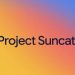 عنوان متنی Project Suncatcher با رنگ سرمه‌ای تیره به همراه یک آیکون گرافیکی شبیه به گل یا خورشید هشت‌پر، روی پس‌زمینه‌ای با گرادیان رنگ‌های ملایم زرد، نارنجی و آبی.