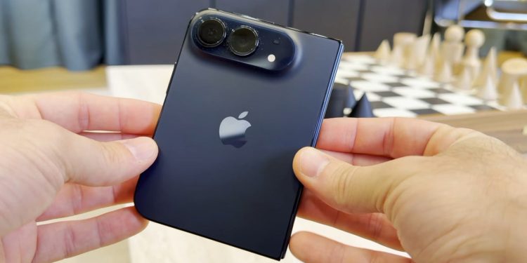 iPhone Duo یا iPhone 18 Pro Max; کدوم رنگ مشکی قشنگ تره؟ 1 آیفون Duo یا آیفون ۱۸ پرو مکس؛ کدامیک رنگ مشکی زیباتری دارد؟
