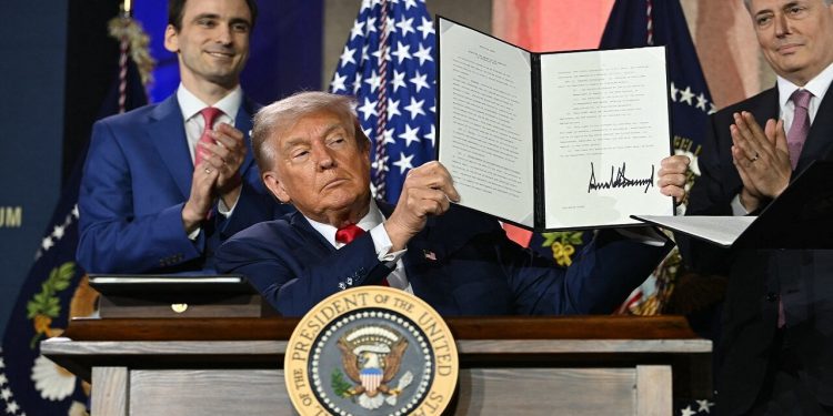 ترامپ دستور تغییر نام هوش مصنوعی به هوش برتر را صادر کرد