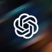 لوگوی سفید رنگ چت‌جی‌پی‌تی و OpenAI روی پس‌زمینه تیره با بازتاب‌ها و رگه‌های نوری رنگارنگ