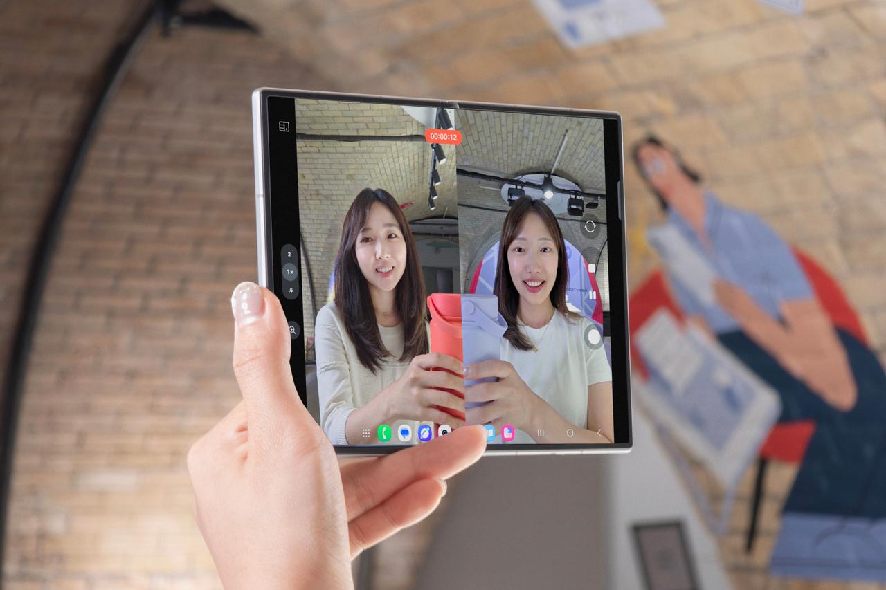 be85d13e080acd958d1d iPhone Duo در مقابل Samsung Galaxy Z Fold 8: بررسی و مقایسه مشخصات diginoy