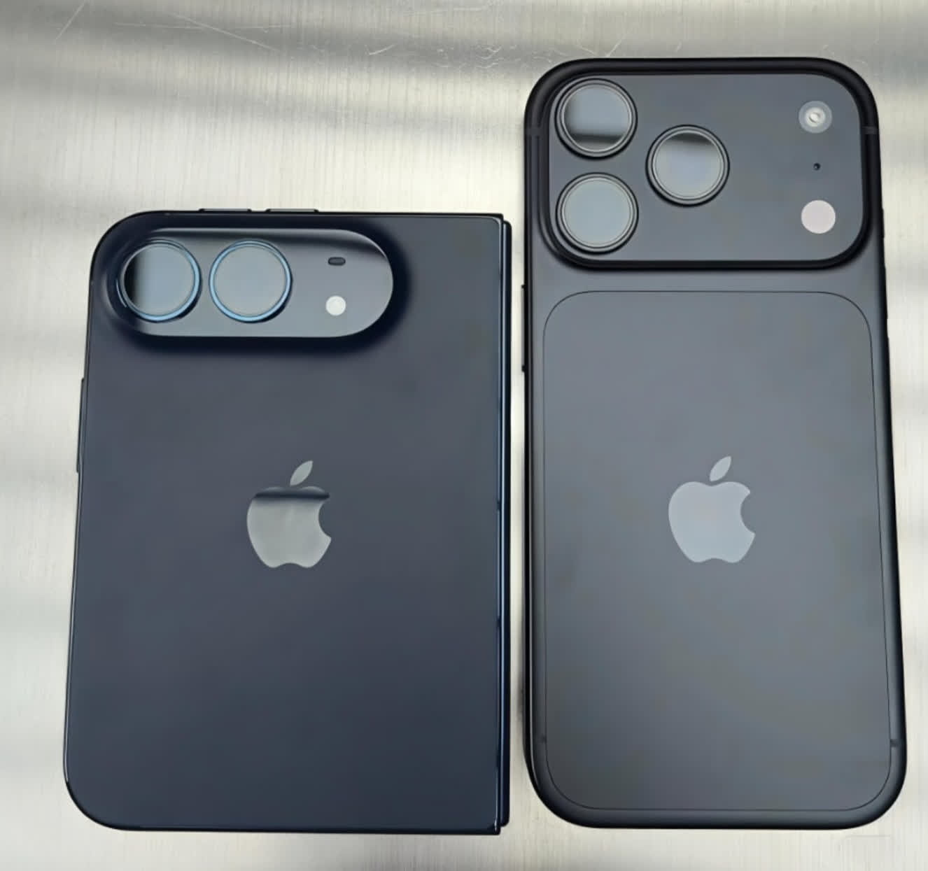iPhone Duo یا iPhone 18 Pro Max; کدوم رنگ مشکی قشنگ تره؟ 4 iPhone Duo یا iPhone 18 Pro Max کدوم رنگ مشکی
