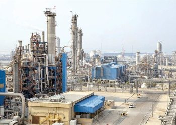 افزایش ۱۲ میلیون لیتری ظرفیت تولید بنزین با اجرای طرح‌های