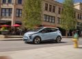 با خودروی برقی شورولت بولت 2027 آشنا شوید. مدلی چابک و مقرون به صرفه 17 با خودروی برقی Chevrolet Bolt 2027 آشنا شوید؛ یک مدل چابک و مقرونبهصرفه