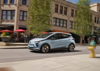 با خودروی برقی شورولت بولت 2027 آشنا شوید. مدلی چابک و مقرون به صرفه 2 با خودروی برقی Chevrolet Bolt 2027 آشنا شوید؛ یک مدل چابک و مقرونبهصرفه