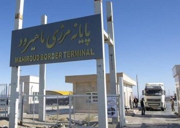 تردد روزانه بیش از هزار کامیون حامل بار صادراتی در مرز ماهیرود خراسان جنوبی 2 تردد روزانه بیش از هزار کامیون حامل بار صادراتی در