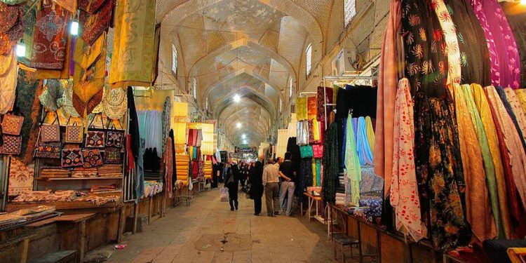 تله‌ی بیش‌خرید؛ چرا در دنیای وفور، بیش از نیاز خود