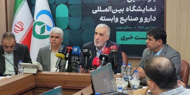 مطالبات صنعت دارو به ۲۶۱ همت رسید؛ برگزاری ایران‌فارما با