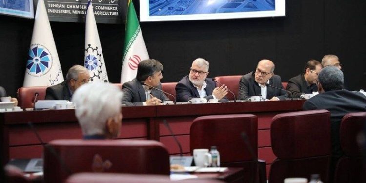 معتمدیان ۱۵۰ هزار خودروی هیبریدی عمومی وارد تهران می‌شود