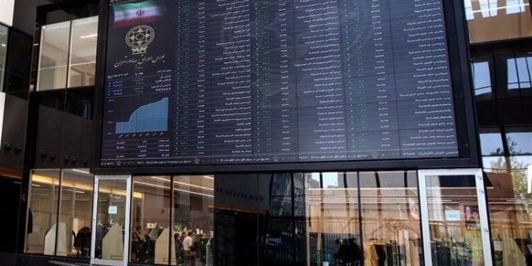 منفی شدن شاخص بورس پس از ۲۰ روز
