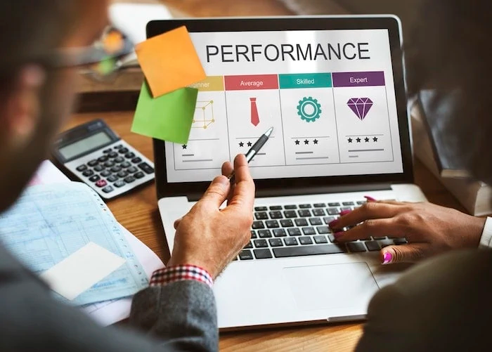 چگونه با نرم افزار CRM عملکرد کارکنان شرکت تولیدی را ارزیابی کنیم؟
