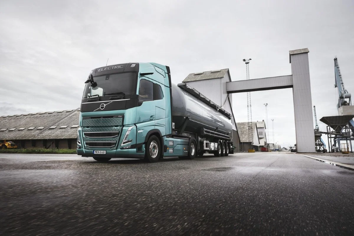 volvo-trucks-fh-electric-my-2026 کامیون الکتریکی ولوو با برد 435 مایل برای فتح مسیرهای باربری تحت سلطه دیزل. diginoy