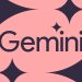 لوگوتایپ سرمه‌ای رنگ Gemini در میان پس‌زمینه صورتی ملایم با الگوهای انتزاعی منحنی و ستاره‌های چهارپر درخشان هوش مصنوعی.