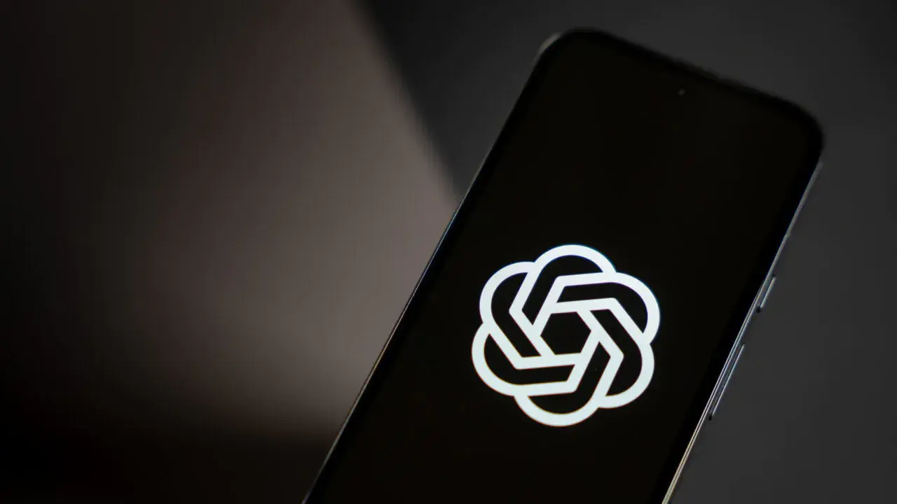 Open-AI-ChatGPT-logo-on-phone-stock-photo-10-1280w-720hjpg یک مقام سابق دولت اوباما خواستار بررسی گزینه حمله به مراکز داده چینی diginoy شد