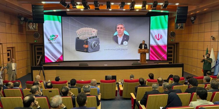 ۱۶۰ شعبه بانک ملت آماده پذیره‌نویسی صندوق ارزی