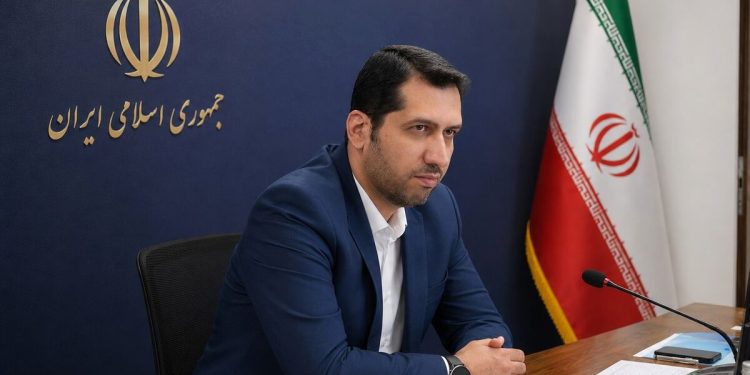 1790938453 آیا ارزپاشی پادزهر نوسانات دلار است یا حراج ذخایر ملی؟