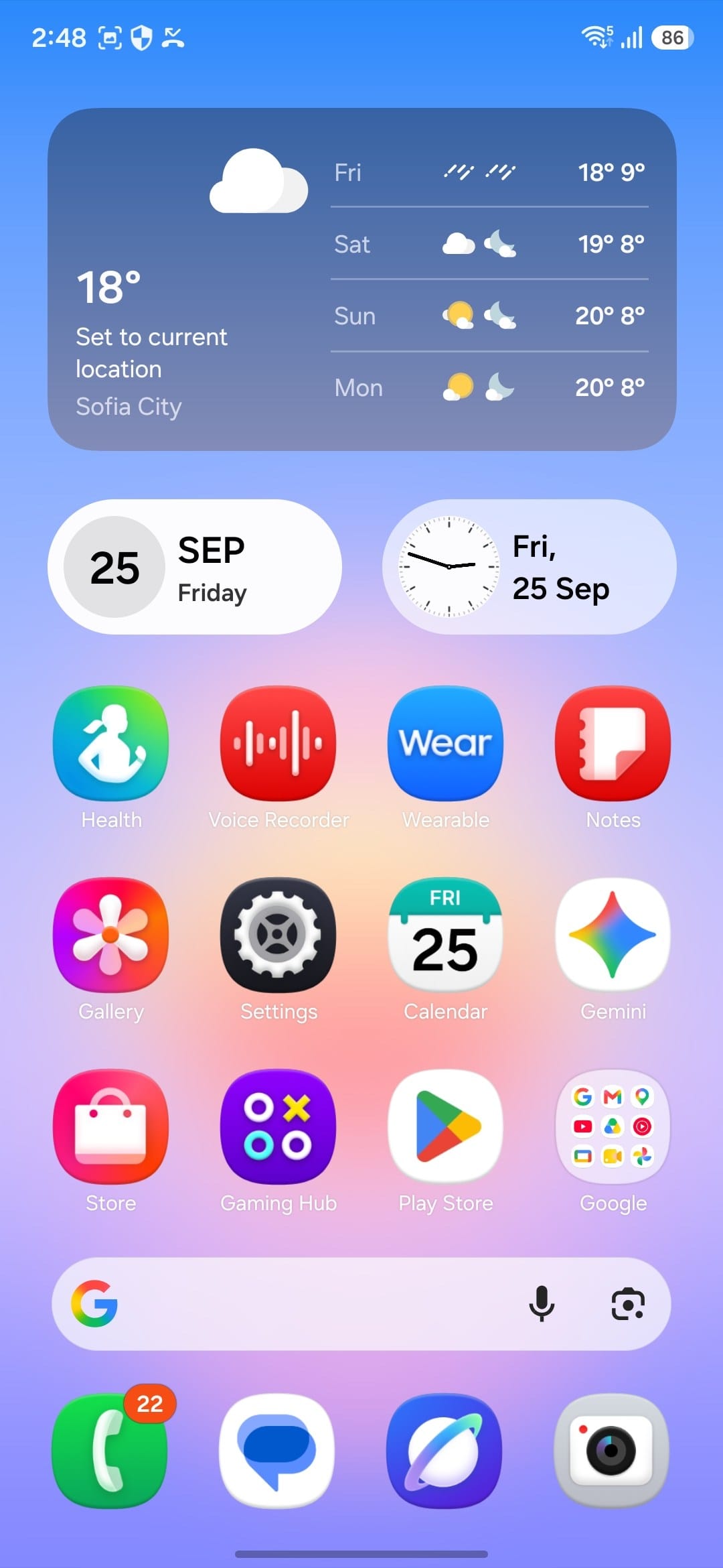 gsmarena_012-1 Screenshot of a smartphone home screen showing weather widget, date, time, and app icons on a gradient background.