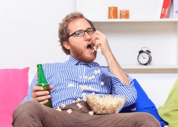 خوردن به تنهایی می تواند نحوه کنترل قند خون بدن را تغییر دهد 2 خوردن غذا در تنهایی میتواند نحوه کنترل قند خون بدن را تغییر دهد