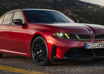 رونمایی از BMW سری 3 2027; فناوری های انقلابی و قیمت پایه 51250 دلار 13 رونمایی از ب ام و سری ۳ مدل ۲۰۲۷؛ فناوریهای انقلابی و قیمت پایه ۵۱,۲۵۰ دلار