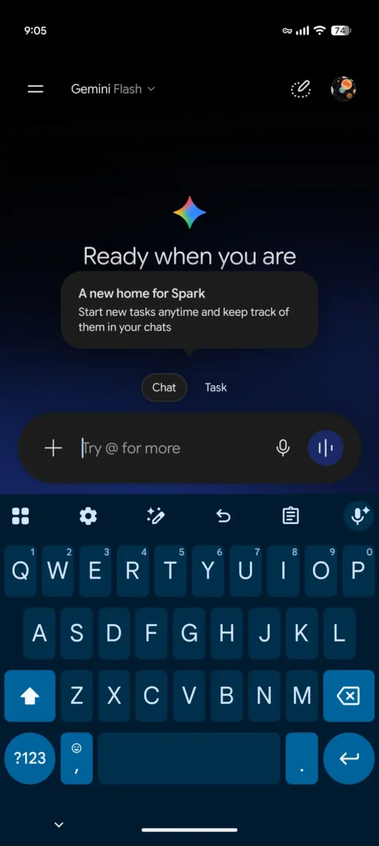 صفحه خوش آمدگویی برنامه فلش جمینی با صفحه کلید مجازی فعال روی صفحه و کارت جدید معرفی بخش Spark برای شروع کارها.