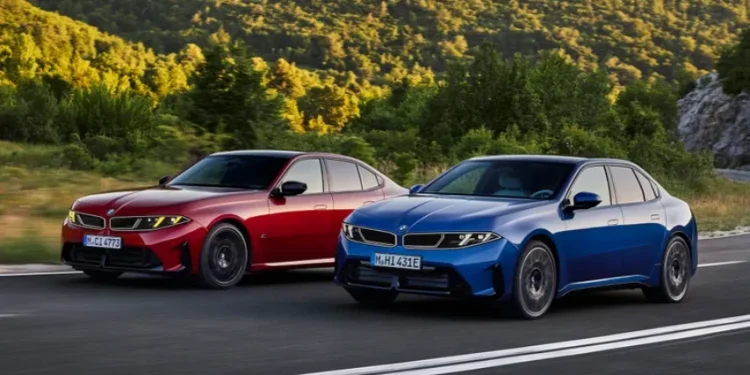 چرا BMW سری 3 جدید در نسخه های برقی و بنزینی دقیقاً یکسان به نظر می رسد؟ 1 چرا ب ام و سری ۳ جدید در نسخههای برقی و بنزینی ظاهری کاملاً یکسان دارد؟