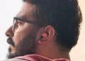 بررسی تخصصی هندزفری جی‌لب JBuds Mini ANC؛ هدست بلوتوثی فوق‌العاده کوچک با کارایی فراتر از انتظار
