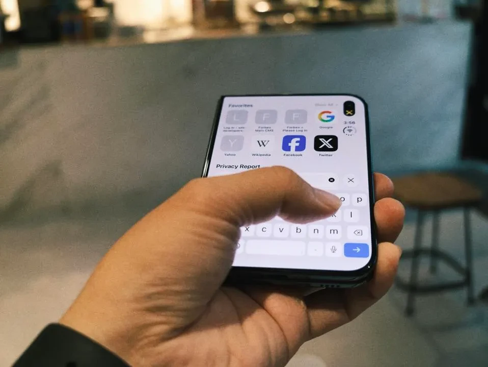 بررسی اولیه iPhone Duo پس از 4 روز استفاده در دنیای واقعی: نقاط قوت و ضعف اولین تلفن تاشو اپل