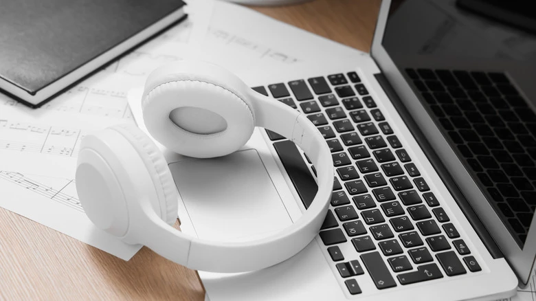 ۱۲ گجت سرگرم‌کننده و کاربردی USB-C برای میز کار خانگی و اداری