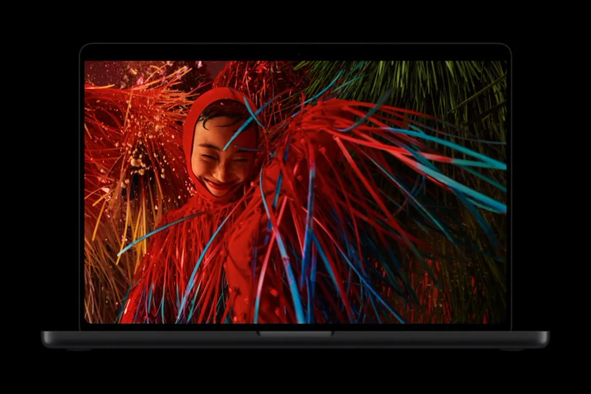Apple-MacBook-Pro-with-PROLED-XDR-Display-color-gamut-with-with-P3-and-Adobe-RGB-261028_bigjpgsmall_2x اپل اولین مک بوک دیجینوی لمسی خود را معرفی کرد