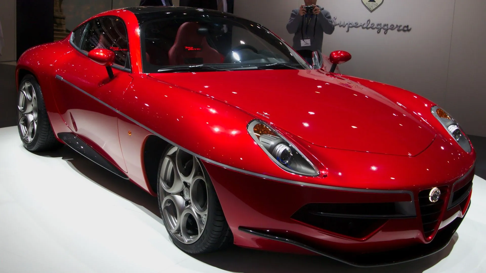 touring-superleggera-disco-volante-sized ابرخودروی فراموش شده آلفارومئو حاصل اتحاد نادر فراری و مازراتی دیجینوی است.