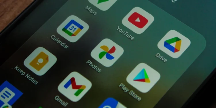 تغییر بزرگ در Google Photos. قابلیت شخصی سازی تب Collections منتشر شد 1 تحول بزرگ در گوگل فوتوز؛ قابلیت سفارشیسازی تب Collections منتشر شد