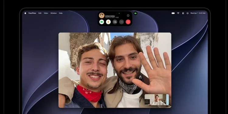 بررسی مک‌بوک پرو جدید اپل؛ دوربین مجهز به لرزشگیر و قابلیت لمسی؛ مزیت پنهانی که کارایی را متحول می‌کند
