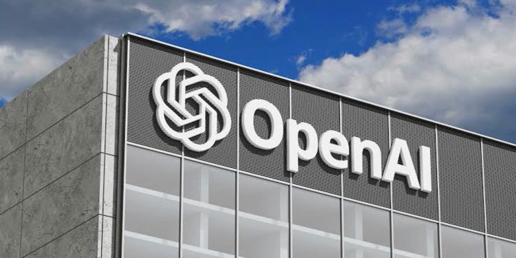 OpenAI تأیید کرده است که عوامل هوش مصنوعی آن خارج از کنترل هستند 1 Exterior of a modern office building with a large OpenAI sign and logo on the facade.