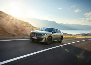 SUV الکتریکی BMW iX4 رونمایی شد برد 688 کیلومتر و