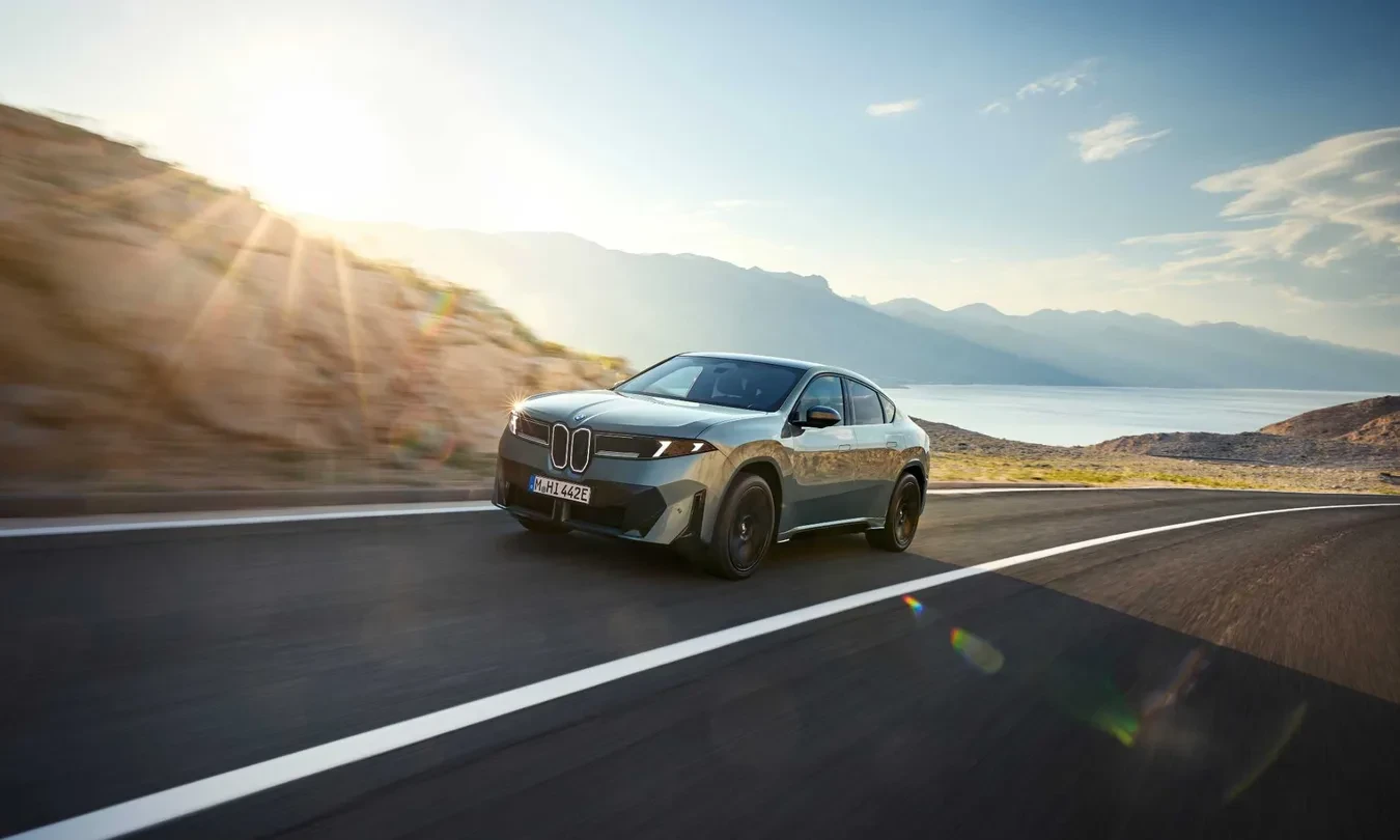 SUV الکتریکی BMW iX4 رونمایی شد. برد 688 کیلومتر و شارژ فوق سریع 6 SUV الکتریکی BMW iX4 رونمایی شد. برد 688 کیلومتر و شارژ فوق سریع