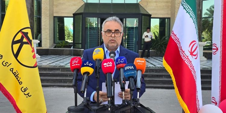 آیین استقبال از سفیر همدلی صنعت برق ایران در هرمزگان انجام شد. 1 آیین استقبال از سفیر همدلی صنعت برق ایران در هرمزگان