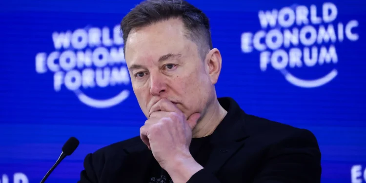 ایلان ماسک: اینستاگرام برای دختران است 1 Man in a black jacket with hands folded near his chin on a World Economic Forum stage, speaking into a microphone.