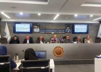 سنگینی موانع بر گرده سنگ ضیافت غول‌های خاموش در پایتخت