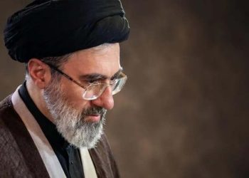فوری؛ دستور جدید رهبر انقلاب به فرماندهان ارشد نظامی 13 فوری؛ دستور جدید رهبر انقلاب به فرماندهان ارشد نظامی