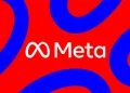 متا تبلیغات TikTok را در پلتفرم های خود مسدود کرد 17 لوگوی سفید شرکت Meta، شامل علامت بینهایت و واژه Meta، در مرکز یک پسزمینه قرمز پررنگ با نوارهای منحنی آبی که به شکل چرخان از چهار گوشه تصویر به سمت مرکز حرکت میکنند