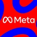 لوگوی سفید شرکت Meta، شامل علامت بی‌نهایت و واژه Meta، در مرکز یک پس‌زمینه قرمز پررنگ با نوارهای منحنی آبی که به شکل چرخان از چهار گوشه تصویر به سمت مرکز حرکت می‌کنند